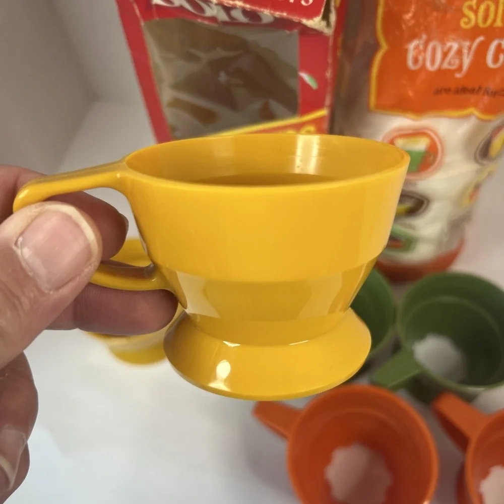 1970's SOLO COZY Cups 6 Plastic Cold/Hot Holders With Inserts Read